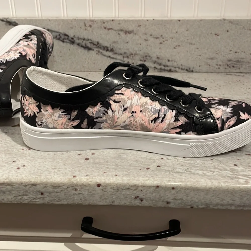 Women's Floral Black Lace-Up Sneakers